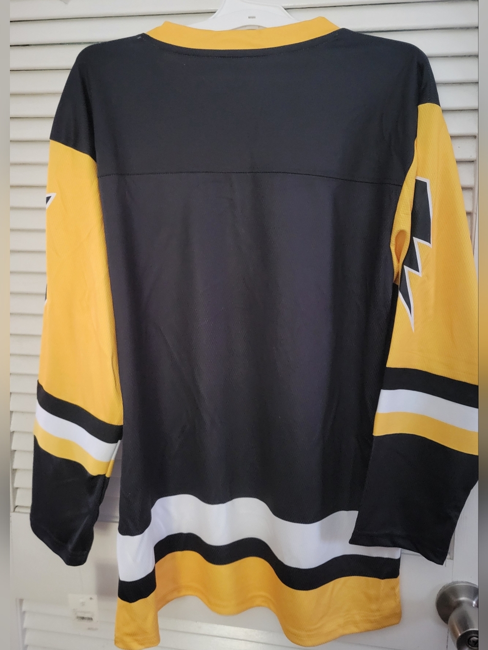 Pokémon Pikachu Black & Yellow Hockey Jersey - Picture 2 of 4